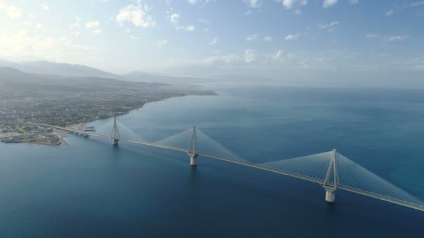 Voo sobre a ponte Charilaos Trikoupis Rio-Antirio — Vídeo de Stock