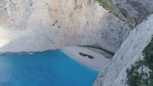 Aerial Footage Shipwreck Bay Navagio strand, Zakynthos — Stockvideo