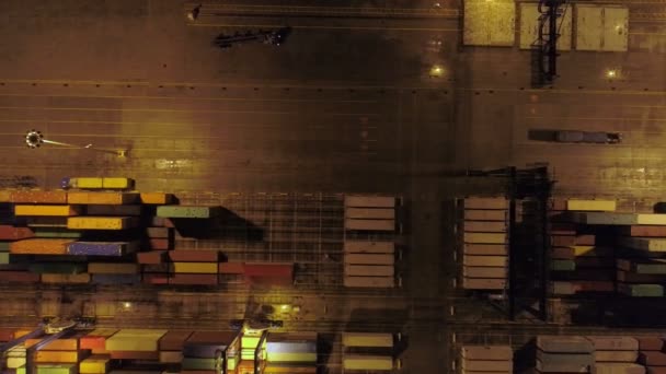 Athens, Griekenland - 15 November 2017: nacht luchtfoto van Perama vrachthaven — Stockvideo