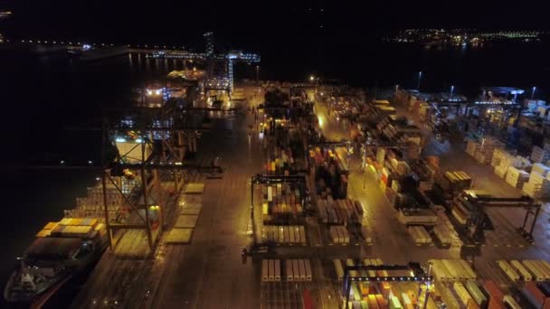 Athènes, Grèce - 15 novembre 2017 : vue aérienne de nuit du port de fret de Perama — Video