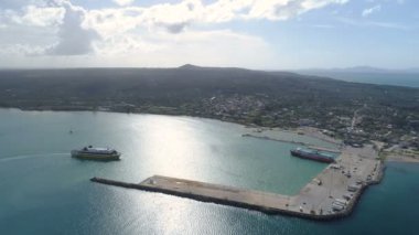 Kyllini, Yunanistan - 16 Kasım 2017: havadan görünümü varış noktasına feribot