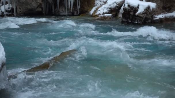 Zimní řeka Tara v Černé hoře — Stock video