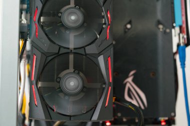 Raf ekran kartları incelemesi Kripto para birimi için Soğutucular