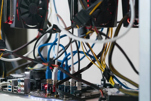 ekran kartı, anakart ve sabit disk cryptocurrency araştırma içeriği için raf açın