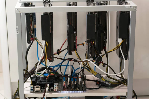 ekran kartı, anakart ve sabit disk cryptocurrency araştırma içeriği için raf açın