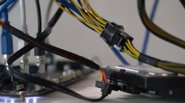 ekran kartı, anakart ve sabit disk cryptocurrency araştırma içeriği için raf açın