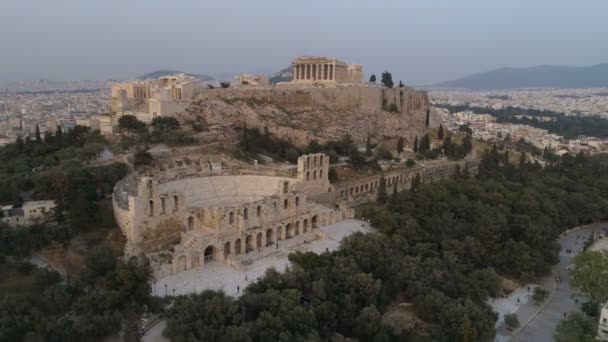 Vista aérea de la Acrópolis de Atenas antigua ciudadela en Grecia — Vídeo de stock