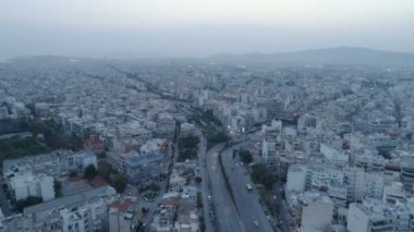 Atina, alacakaranlıkta, havadan görünümü