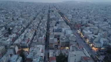 Atina, alacakaranlıkta, havadan görünümü