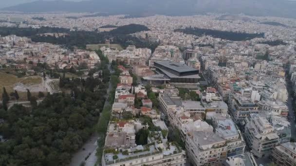 Hermoso paisaje urbano aéreo de Atenas con moderno museo de la Acrópolis — Vídeo de stock