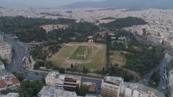vue aérienne du temple de Zeus à Olympia à Athènes et partie moderne de la ville 