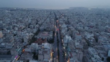 Atina, alacakaranlıkta, havadan görünümü