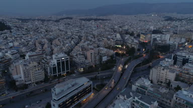 Atina, alacakaranlıkta, havadan görünümü