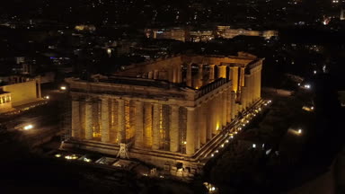 İkonik eski tepe ve gece, Atina tarihi merkezi Parthenon hava gece video