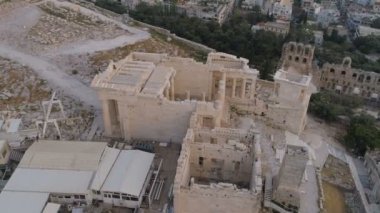 Yunanistan Atina Akropol eski Kalesi Propylaea kapısı'nın havadan görünümü