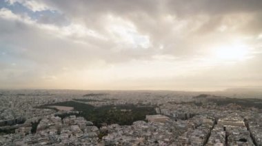 Atina ve Mount Lycabettus Akropolis'e görünümü