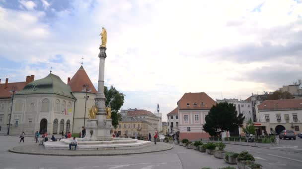 Zagreb, Croacia - 20 de septiembre de 2016: turistas cerca de Catedral de Zagreb — Vídeos de Stock