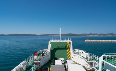 Zadar, Hırvatistan - 20 Temmuz 2016: Zadar 'dan Brbinj' e giden feribotta
