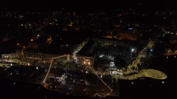 Celebración de Año Nuevo en el terraplén de Tivat . — Vídeo de stock