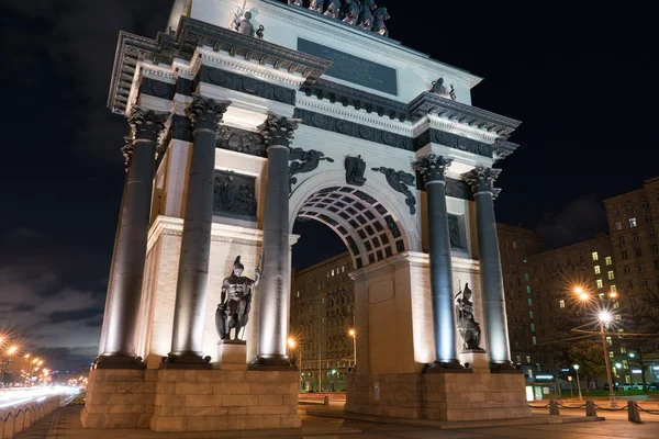 Moscou, Russie - 20 juillet 2019 : Arc de triomphe la nuit à Moscou — Photo