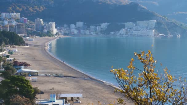 Vacker sand strand i Becici Resort, Montenegro — Stockvideo