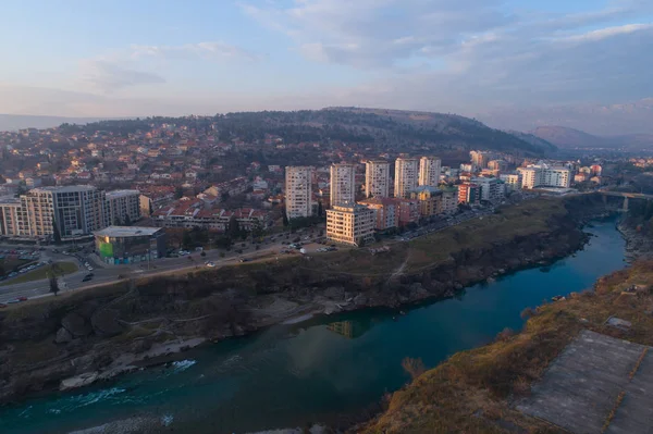 Gün batımında Podgorica şehrinin hava manzarası — Stok fotoğraf