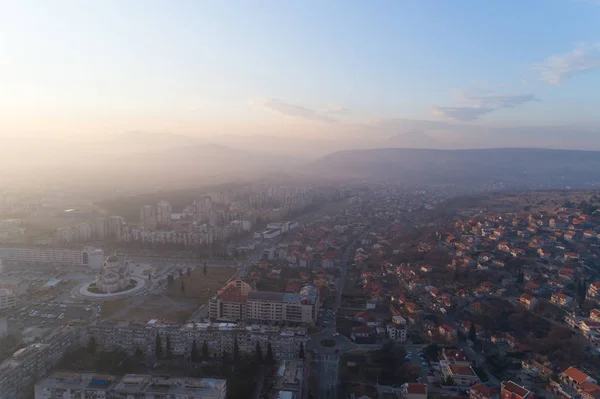 Gün batımında Podgorica şehrinin hava manzarası — Stok fotoğraf