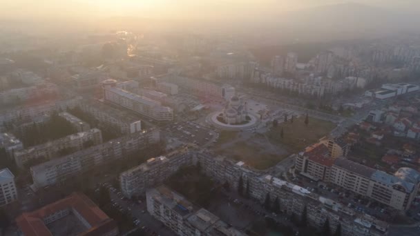 Gün batımında Podgorica şehrinin hava manzarası — Stok video