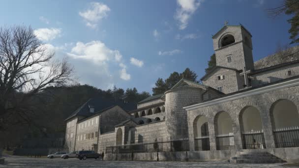 Orthodoxe klooster in Cetinje stad — Stockvideo