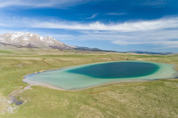 Lac Vrazje dans le parc national de Durmitor, vue aérienne — Photo