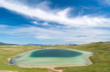 Durmitor Milli Parkı 'ndaki Vrazje Gölü, hava manzaralı