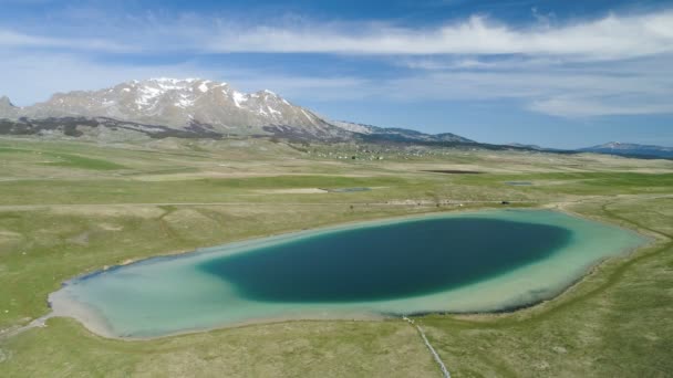 Lac Vrazje dans le parc national de Durmitor, vue aérienne — Video