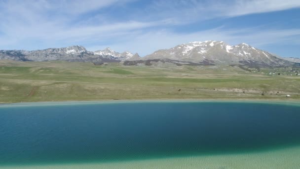 Jezioro Vrazje w Parku Narodowym Durmitor, widok z lotu ptaka — Wideo stockowe