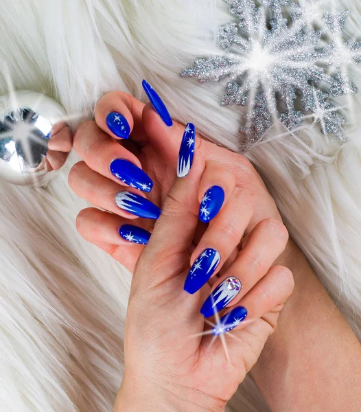 Christmas blue nails — Stock Photo, Image