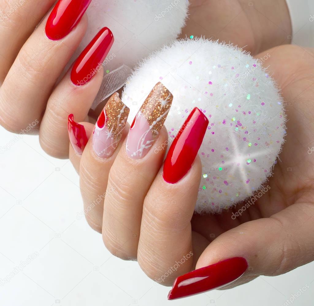 red nails decorated for your fantastic Christmas