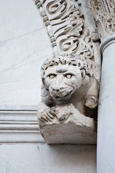 Marble lion on the old church site — Stock Photo, Image