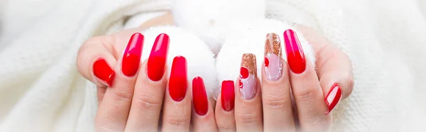 Red nails decorated for your fantastic Christmas — Stock Photo, Image