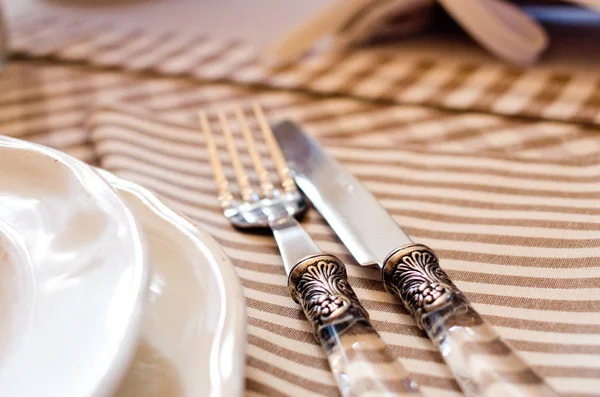 Mesa elegante para café da manhã ou almoço — Fotografia de Stock