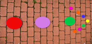 Tüm renkleri çevrelerin ile ok