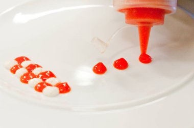 domates sosu dağıtıcısı içinde