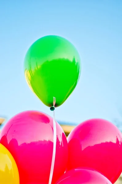 Colored balloons in the blue sky — Stock Photo, Image