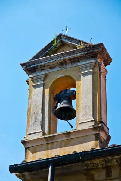 Clocher antique avec cloches en bronze — Photo