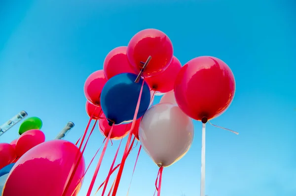 Colored balloons in the blue sky — Stock Photo, Image