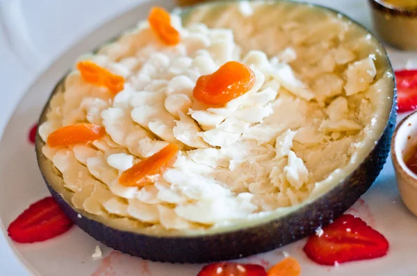 Queijo com casca preta para o seu aperitivo — Fotografia de Stock