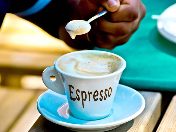 Café expreso con su agradable foarm — Foto de Stock