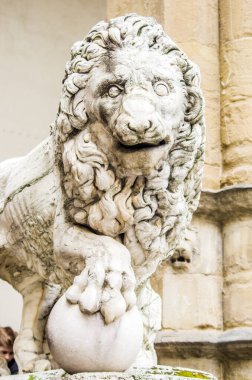 İtalya Floransa Rönesansı Piazza della Signoria 'daki Floransa heykeli: Özgürlük ve cumhuriyeti savunan aslanlar.