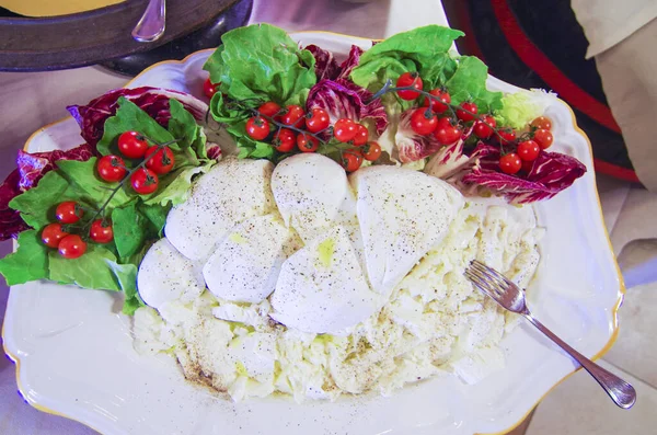 Buffalo Mozzarella Talyan Geleneğinin Tipik Peyniri Mükemmel Atıştırmalık Aperatif Pizza — Stok fotoğraf