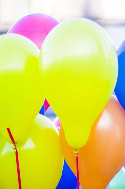 Her renkten balonlar çocukların neşesi için hazır ya da partinizi neşelendirmek için.
