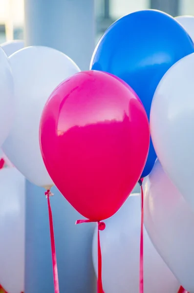 Μπαλόνια Όλων Των Χρωμάτων Έτοιμα Για Χαρά Των Παιδιών Για — Φωτογραφία Αρχείου