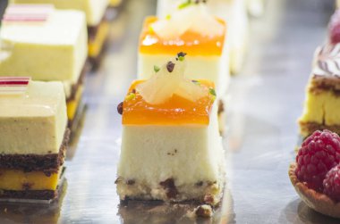 Lezzetli, hamur işleri, sünger keki, likör, krema, çikolata, fındık fıstığı, fındık, krema, şeker, tatlandırıcı, stevia, aspartam,